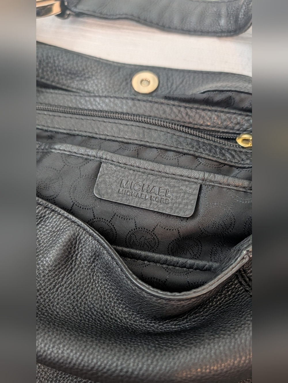 Michael Kors  Shoulder Hobo with Gold MK Charm .Came With MK Dust Bag . - Picture 6 of 14